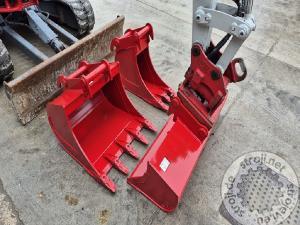Mini bagri, TAKEUCHI TB240 - POWERTILT - 3X ŽLICA - 2019 LETNIK