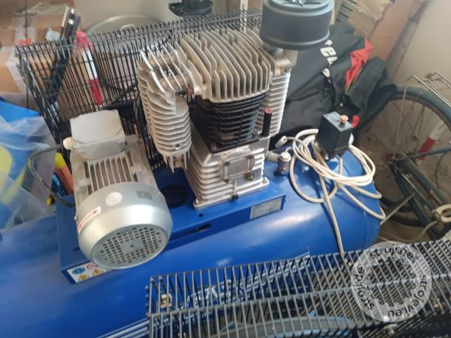 Kompresorji batni, Ostali Batni kompresor GIS model GS35/270/600/CAR/T