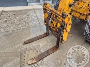 Viličarji regalni s teleskopom, JCB 528-70 - 2002 LETNIK - 5550 UR - 7M - 2.8T