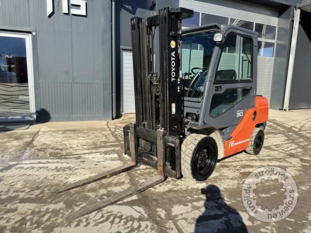 Viličarji čelni, TOYOTA FDF30 - 2015 LETNIK - TRIPLEX - 4075 UR