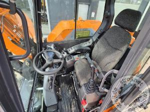 Bagri na kolesih, Ostali DX100W-7 - POWERTILT - 4X ŽLICE - STABILIZATORJI