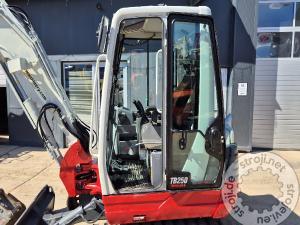 Mini bagri, TAKEUCHI TB250 - 2016 LETNIK - 2535 UR - POWERTILT